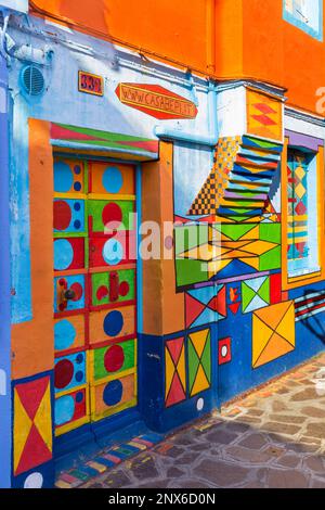 Casabepi Bepi de bonbons - bâtiment aux couleurs vives à Burano, Venise, Italie en février Banque D'Images