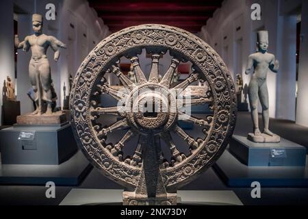 Roue de la Loi datant de la période Dvaravati, salle d'exposition 1, Musée national, Bangkok, Thaïlande Banque D'Images