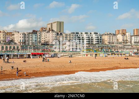 Vue sur Brighton Beach, East Sussex South England Banque D'Images