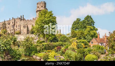 Mill Garden juste en dessous de la Caesars Tower du château de Warwick à Warwick, Warwickshire, Angleterre Banque D'Images