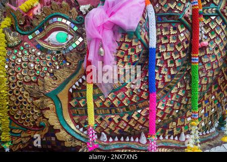 Détail de l'escalier naga, Wat Phra This Doi Suthep Temple de Chiang Mai, Thaïlande Banque D'Images