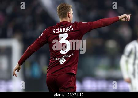 Turin, Italie . 28 février 2023, Perr Schuurs de Torino FC gestes pendant la série Un match de football entre Juventus FC et Torino FC au stade Allianz sur 28 février 2023 à Turin, Italie . Banque D'Images
