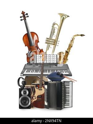 Groupe d'instruments de musique différents sur fond blanc Banque D'Images