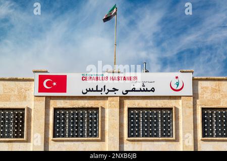 République de Turquie Ministère de la Santé Cerablus (Jarabulus) signe de l'hôpital. Alep, Syrie. Banque D'Images