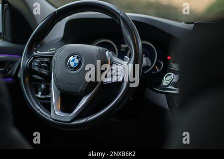Volant BMW moderne, intérieur noir Banque D'Images