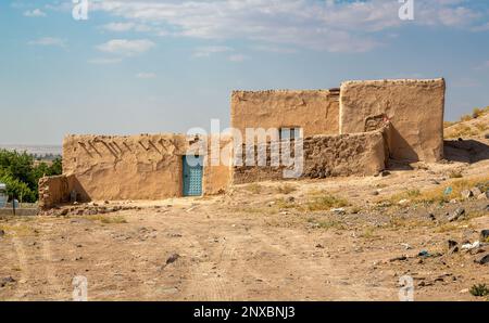 Adobe maison. Une maison en adobe, qui a été fréquemment utilisée en Anatolie dans le passé récent. Kilis, Turquie-26 juin 2016. Banque D'Images