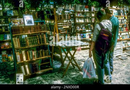 2001 photo du marché du livre à Plaza de Armas, la Havane, Cuba. Banque D'Images