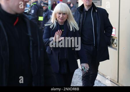 Berlin, Allemagne. 01st mars 2023. Iris Spranger (SPD), le sénateur de l'intérieur de Berlin, arrive au siège du SPD, où se réunit le comité exécutif de l'État, à la maison Kurt Schumacher sur Müllerstrasse. On dit que la direction du parti est à la recherche d'une grande coalition avec la CDU. Credit: Jörg Carstensen/dpa/Alay Live News Banque D'Images