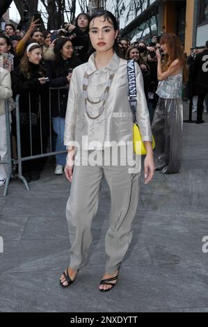 MILAN, ITALIE - 23 FÉVRIER : Clotilde Esposito arrive au salon de la mode Emporio Armani pendant la semaine de la mode de Milan Womenswear Fall/Winte Banque D'Images