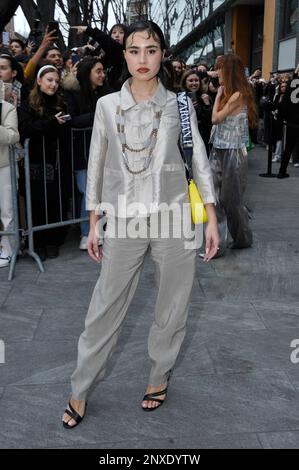 MILAN, ITALIE - 23 FÉVRIER : Clotilde Esposito arrive au salon de la mode Emporio Armani pendant la semaine de la mode de Milan Womenswear Fall/Winte Banque D'Images