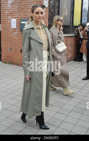 MILAN, ITALIE - FÉVRIER 24 : Olivia Palermo, est vu arriver au spectacle de mode de Tod pendant la semaine de mode de Milan vêtements pour femmes automne/hiver 2023/202 Banque D'Images