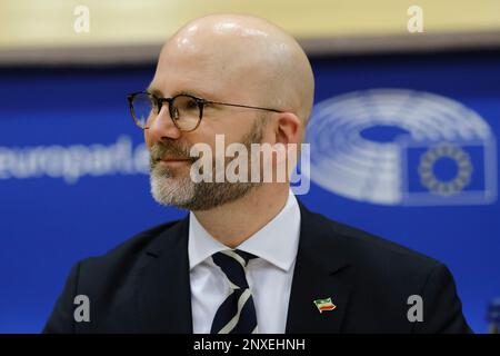 Bruxelles, Belgique. 01st mars 2023. L'eurodéputé Charlie Weimers assiste à une session du Parlement européen à Bruxelles, Belgique, sur le 1 mars 2023. Crédit: ALEXANDROS MICHAILIDIS/Alamy Live News Banque D'Images