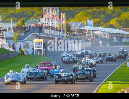 Début de la course du Freddie March Memorial Trophy au Goodwood Revival 2022, West Sussex, royaume-uni Banque D'Images