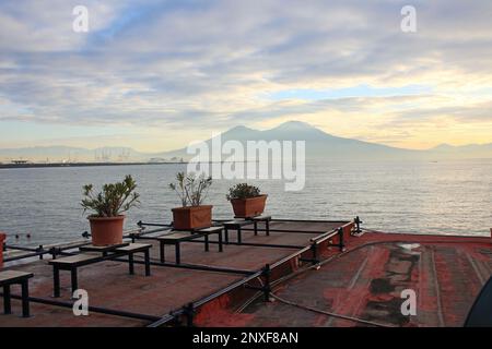 Mont Vésuve vue du golfe de Naples, Italie Banque D'Images