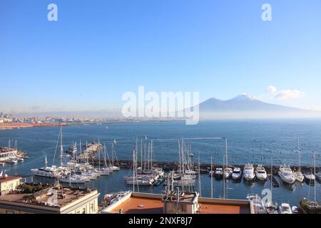 Mont Vésuve vue du golfe de Naples, Italie Banque D'Images