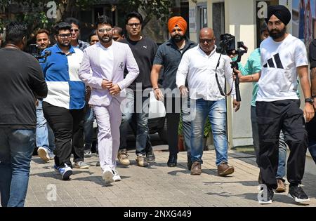 Mumbai, Inde. 01st mars 2023. Kapil Sharma, comédien indien et comédien de Bollywood, arrive pour le lancement de la bande-annonce de son prochain film « Zwigato » à Mumbai. Le film sera sorti le 17th mars 2023 crédit: SOPA Images Limited/Alay Live News Banque D'Images