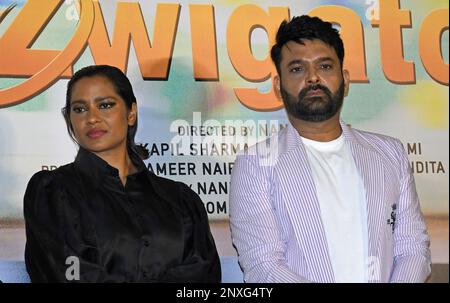 Mumbai, Inde. 01st mars 2023. Shahana Goswami, actrice de L-R Bollywood, et Kapil Sharma, humoriste indien et comédien de Bollywood, ont vu lors du lancement de la bande-annonce de leur prochain film « Zwigato » à Mumbai. Le film sera sorti le 17th mars 2023 crédit: SOPA Images Limited/Alay Live News Banque D'Images