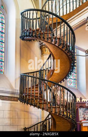 Le célèbre escalier en spirale dans la chapelle Loretto à Santa Fe, Nouveau-Mexique, Etats-Unis. Banque D'Images