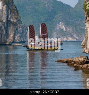 Pêche Schooner bateau à voile à la baie d'Ha long Banque D'Images