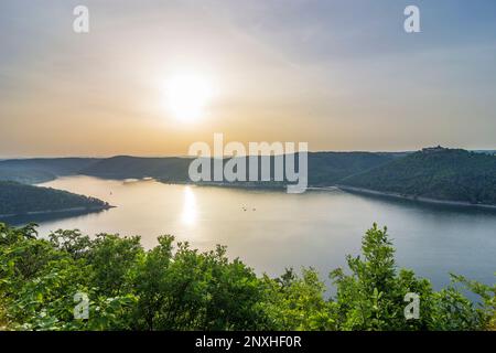 Edertal: réservoir de lac Edersee, Château de Schloss Waldeck à Nordhessen, Hesse, Hesse, Allemagne Banque D'Images