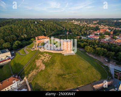 Colline du château de Gediminas en Lituanie, vieille ville de Vilnius. Banque D'Images