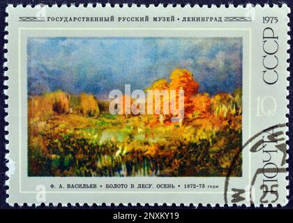 Timbre-poste annulé imprimé par l'URSS, qui montre la peinture du marais forestier, Fyodor Vasilyev (1873), 125th anniversaire de naissance de F.A. Vasilev, vers 1975 Banque D'Images