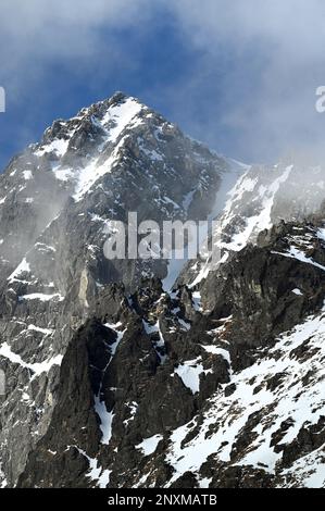 Vysoké Tatry chaîne de montagnes au-dessus de Tatranská Lomnica avec Kežmarský štít pic Banque D'Images