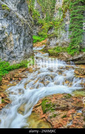 taylor creek dans un canyon au-dessous de taylor falls dans la chaîne de madison au sud de big sky, montana Banque D'Images