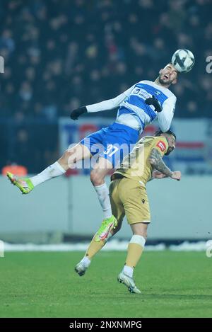 Osijek, Croatie. 01st mars 2023. Adrian Leon Barisic d'Osijek et Marko Livaja de Hajduk se battent pour une balle lors du match de la finale de la coupe croate SuperSport entre Osijek et Hajduk Split au stade Gradski vrt sur 01 mars 2023, à Osijek, Croatie. Photo: Davor Javorovic/PIXSELL crédit: Pixsell/Alay Live News Banque D'Images