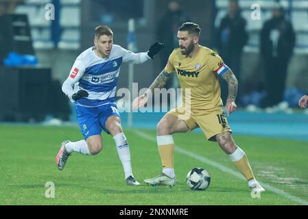 Osijek, Croatie. 01st mars 2023. Mihael Zaper d'Osijek et Marko Livaja de Hajduk se battent pour une balle lors du match de la finale de la coupe croate SuperSport entre Osijek et Hajduk Split au stade Gradski vrt sur 01 mars 2023, à Osijek, Croatie. Photo: Davor Javorovic/PIXSELL crédit: Pixsell/Alay Live News Banque D'Images