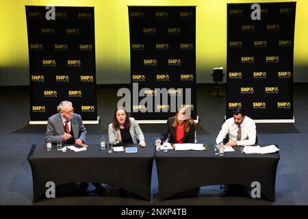 (De gauche à droite) le président du Parti national écossais, Mike Russell, Kate Forbes, Ash Regan et Humza Yousaf, prenant part aux premiers hustings de la direction du SNP à Cumbernauld. Date de la photo: Mercredi 1 mars 2023. Banque D'Images