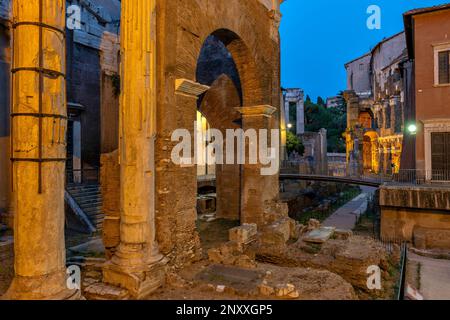 Le domaine de la Teatro Marcello (théâtre de Marcellus ) et Portico di Ottavia ( Portique d'Octavie ), Rome Italie Banque D'Images