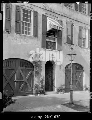 Leggess' House, 101 East Bay, Charleston, Charleston County, Caroline du Sud. Carnegie Etude de l'architecture du Sud. États-Unis Caroline du Sud Charleston County Charleston, auvents, bâtiments, portes et embrasures, lampadaires, Vignes. Banque D'Images