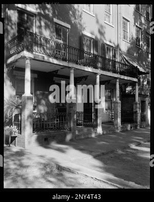 117 Jones Street, West, Savannah, Chatham County, Géorgie. Carnegie Etude de l'architecture du Sud. États-Unis, Géorgie, Chatham County, Savannah, Porches, Balcons. Banque D'Images