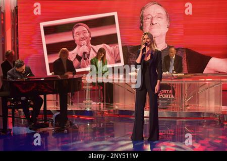 Rome, Italie. 01st mars 2023. Serena Autieri assiste à l'enregistrement de l'épisode de Porta a Porta sur Lucio Dalla et Lucio Battisti aux studios Rai Raffaella Carrà. Crédit : SOPA Images Limited/Alamy Live News Banque D'Images