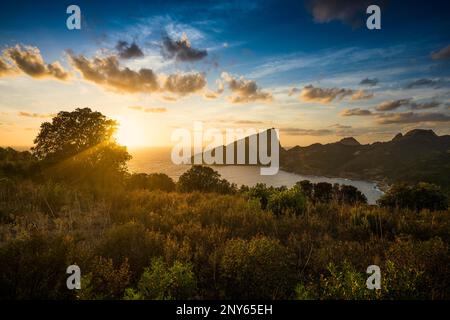 Coucher de soleil, Capo Rosso, Piana, Département de la haute-Corse, Côte Ouest, Corse, Mer méditerranée, France Banque D'Images