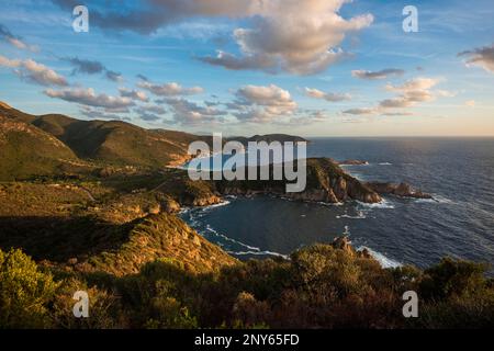 Coucher de soleil, Capo Rosso, Piana, Département de la haute-Corse, Côte Ouest, Corse, Mer méditerranée, France Banque D'Images