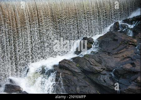 Chutes Sequoyah au lac Sequoyah, sur la rivière Cullasja, dans les Highlands, en Caroline du Nord. (ÉTATS-UNIS) Banque D'Images