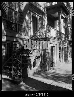 117 Jones Street, West, Savannah, Chatham County, Géorgie. Carnegie Etude de l'architecture du Sud. États-Unis, Géorgie, Chatham County, Savannah, Ironwork, Escaliers, porches. Banque D'Images