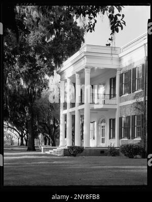 Richmond Hill, Savannah vic., comté de Chatham, Géorgie. Carnegie Etude de l'architecture du Sud. États-Unis, Géorgie, Chatham County, Savannah vic, Maisons, Colonnes, Porticoes, Porches , balcons. Banque D'Images