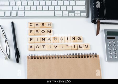 Concept de trésorerie provenant des activités de financement Banque D'Images