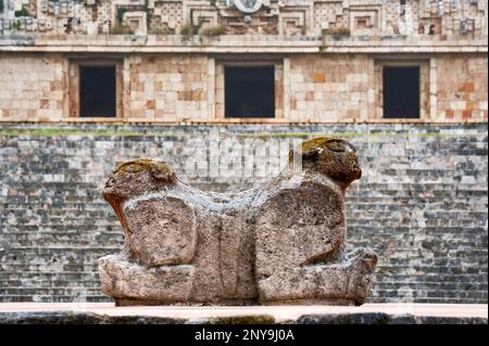 Jaguar trône, Maya sculpture au site archéologique d'Uxmal, Yucatan, Mexique Banque D'Images