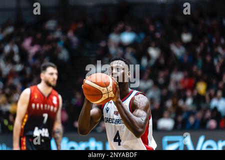 L'équipe de basket-ball de GB mens perd en Belgique 59- 88 lors d'une qualification à la coupe du monde FIBA à Newcastle vertu Arena le 24 février 2023. GB Amin Adamu. copyright caroljmoir/Alamy Banque D'Images
