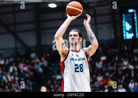 L'équipe de basket-ball de GB mens perd en Belgique 59- 88 lors d'une qualification à la coupe du monde FIBA à Newcastle vertu Arena le 24 février 2023. GB Aaron Menzies. copyright caroljmoir/Alamy Banque D'Images
