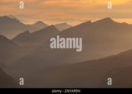 Vue de Nebelhorn à Hoher IFEN, Allgäuer Alpes, Allgäu, Bavière, Alpes, Allemagne, Europe Banque D'Images