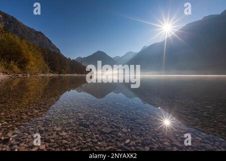 Lumière matinale au lac Heiterwanger, Alpes Ammergauer, Reutte, Tyrol, Autriche, Alpes, Europe Banque D'Images