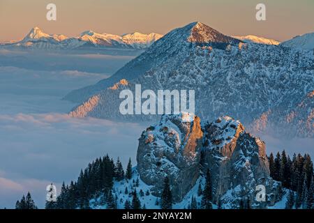 Vue de Laber sur Ettaler Manndl, dans le loin arrière Guffert, Oberammergau, Alpes Ammergauer, Alpes bavaroises, Bavière, Alpes, Allemagne, Europe Banque D'Images