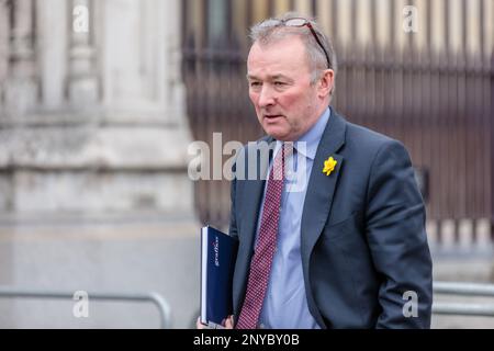 Westminster, Londres, Royaume-Uni. 1st mars 2023. Simon Hart, député conservateur, secrétaire parlementaire du Trésor (whip en chef), s'est promené à l'extérieur du Parlement après le PMQ. Photo par Amanda Rose/Alay Live News crédit: amanda rose/Alay Live News Banque D'Images