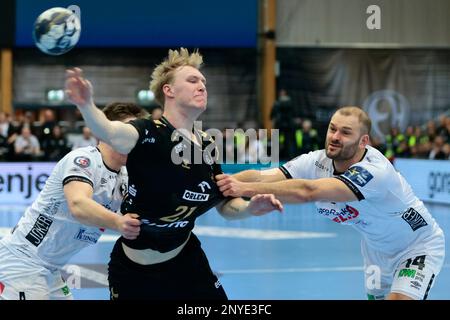 Elverum 20230301.Eric Johansson et Niclas Fingren en action dans le match de handball de la Ligue des champions entre Elverum et THW Kiel d'Allemagne à Terningen Arena à Elverum photo: Geir Olsen / NTB Banque D'Images