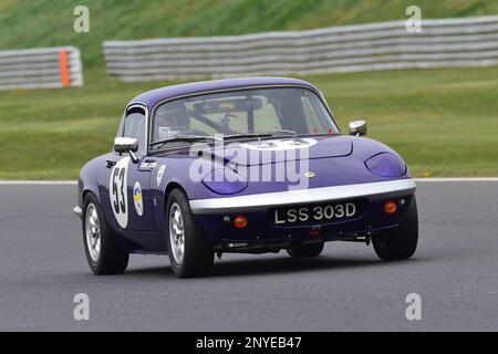 Adrian Gilbert, Lotus Elan S3, HSCC Historic Road Sports Championship, vingt minutes de course avec des sports de production et des voitures GT qui étaient buil Banque D'Images